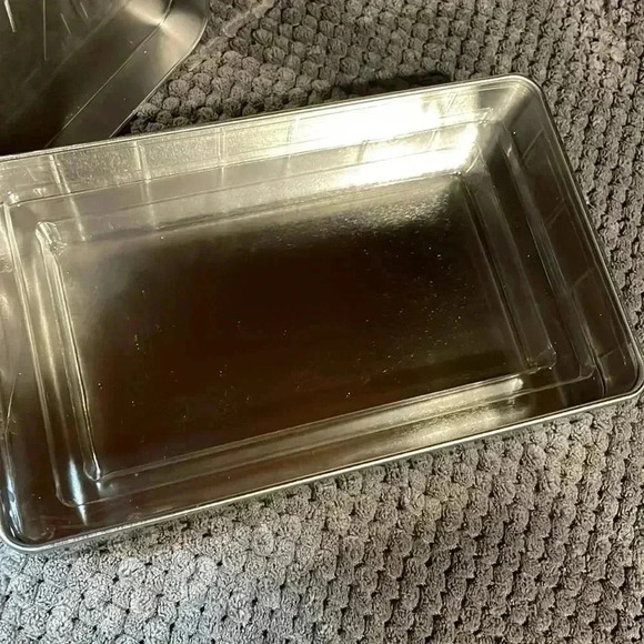 Hershey’s Collectable Tin Box - Picture 7 of 7